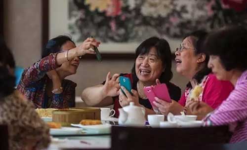 書報亭、早餐車，甚至垃圾桶都有二維碼“身份證”了。