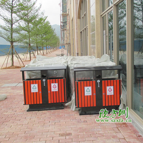 廣州清遠地產物業公司，增添欣方圳鋼木垃圾桶