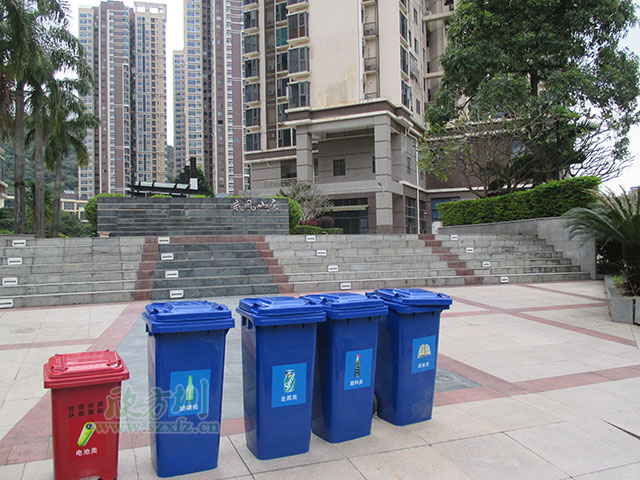 欣方圳塑料垃圾桶 引導(dǎo)樂(lè)山居民分類(lèi)生活